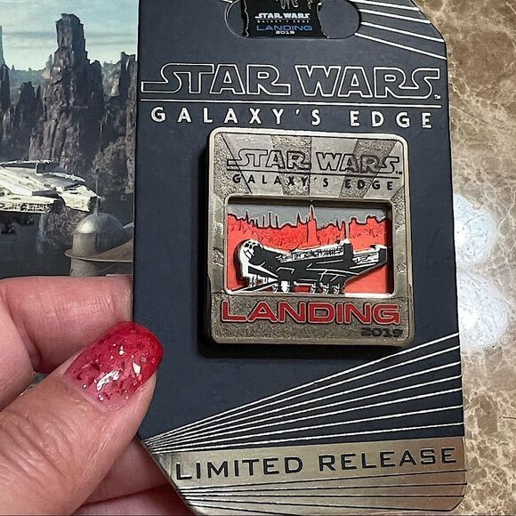 Star Wars Galaxy’s Edge Disneyland Opening 2019 Pins & Map - Picture 4 of 6